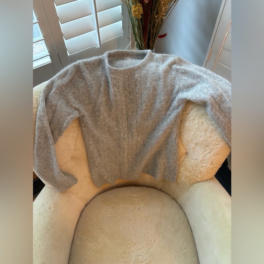 Women’s 70% lambs wool sweater size small